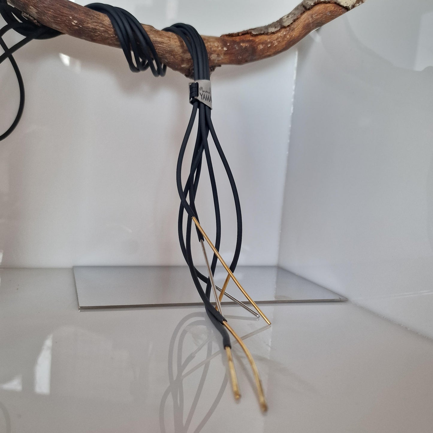 collana lunga fatta a mano, collana audace minimal, acciaio e ottone, sensuale e contemporanea, regalo per lei, pezzo unico, arte indossata