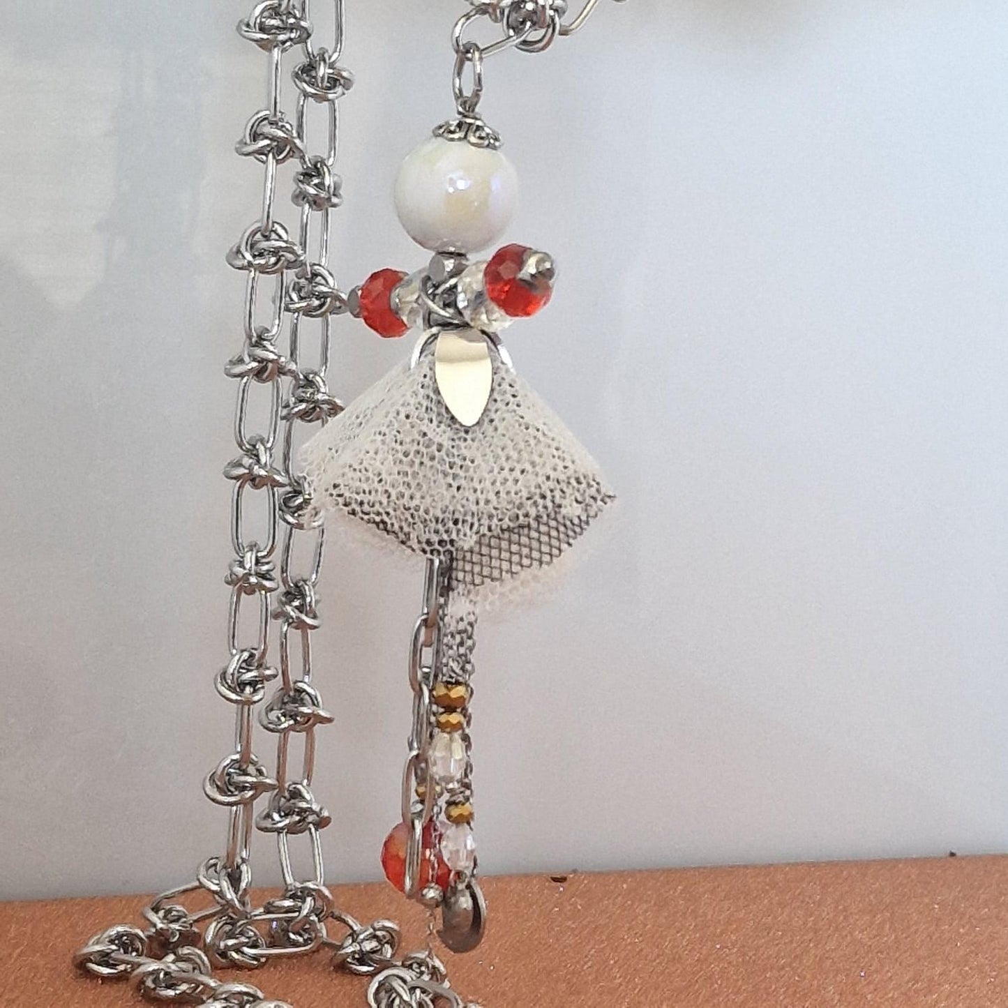 collana con bambolina