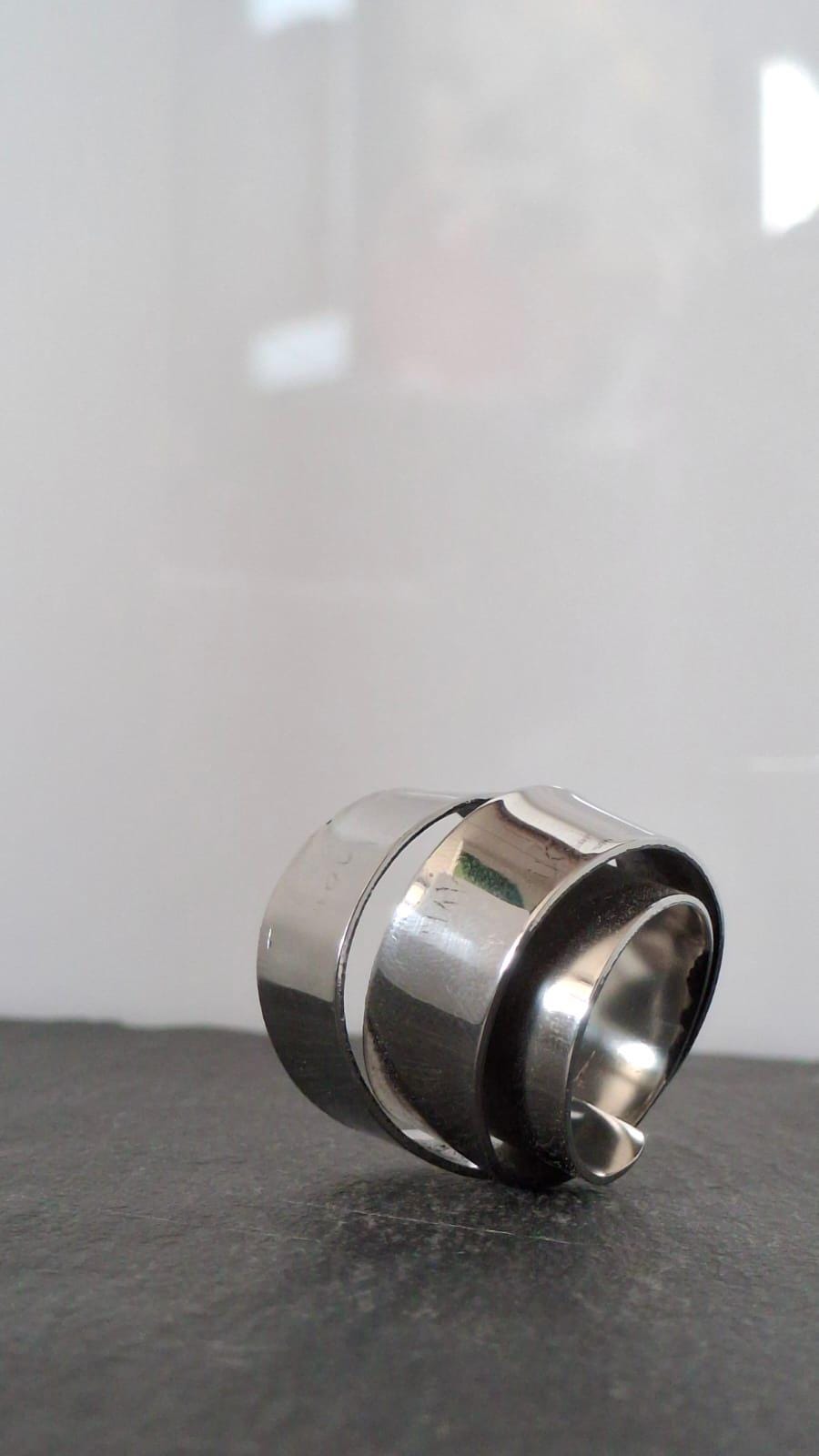 anello fascia in acciaio riciclato, satinato, lucido e martellato