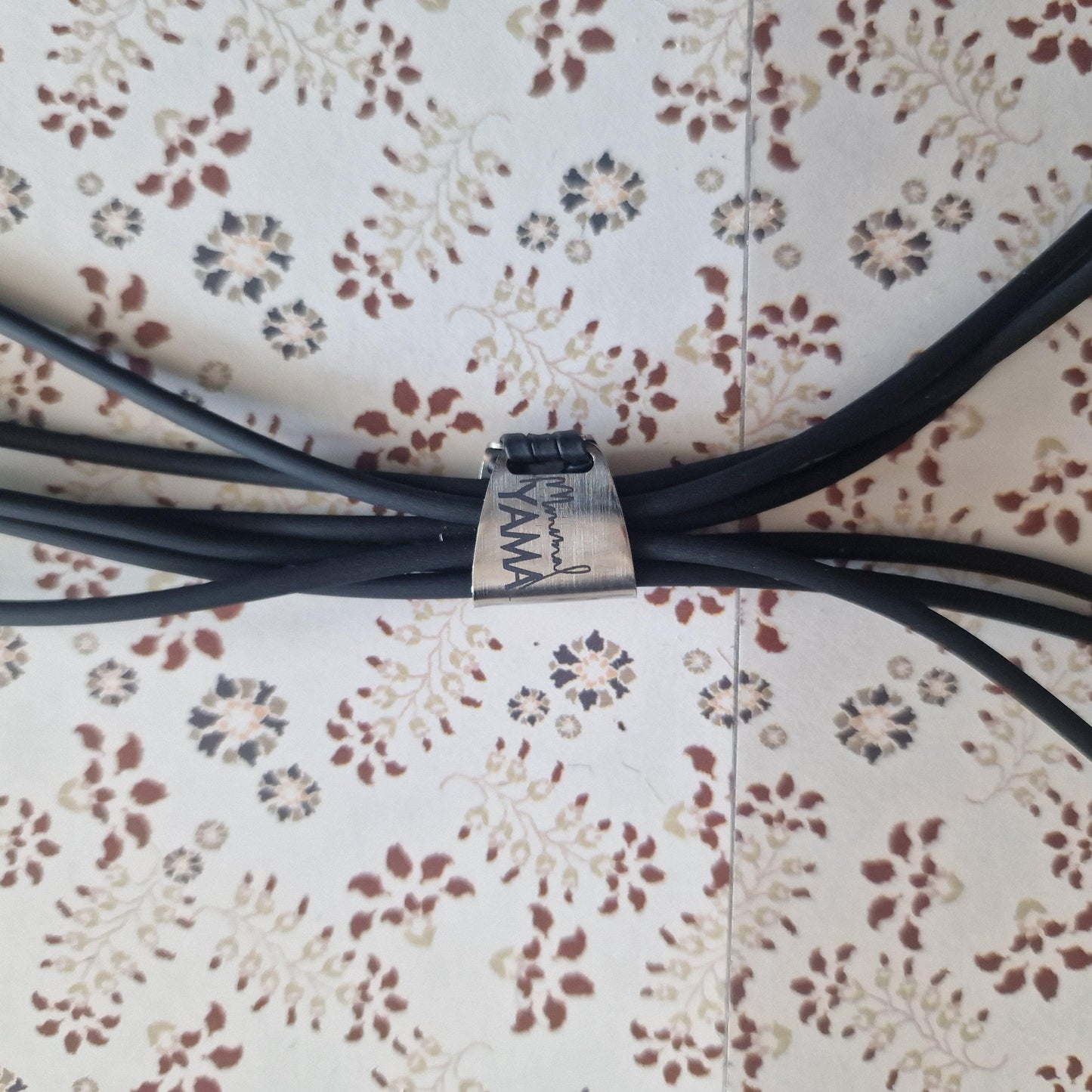 collana lunga fatta a mano, collana audace minimal, acciaio e ottone, sensuale e contemporanea, regalo per lei, pezzo unico, arte indossata