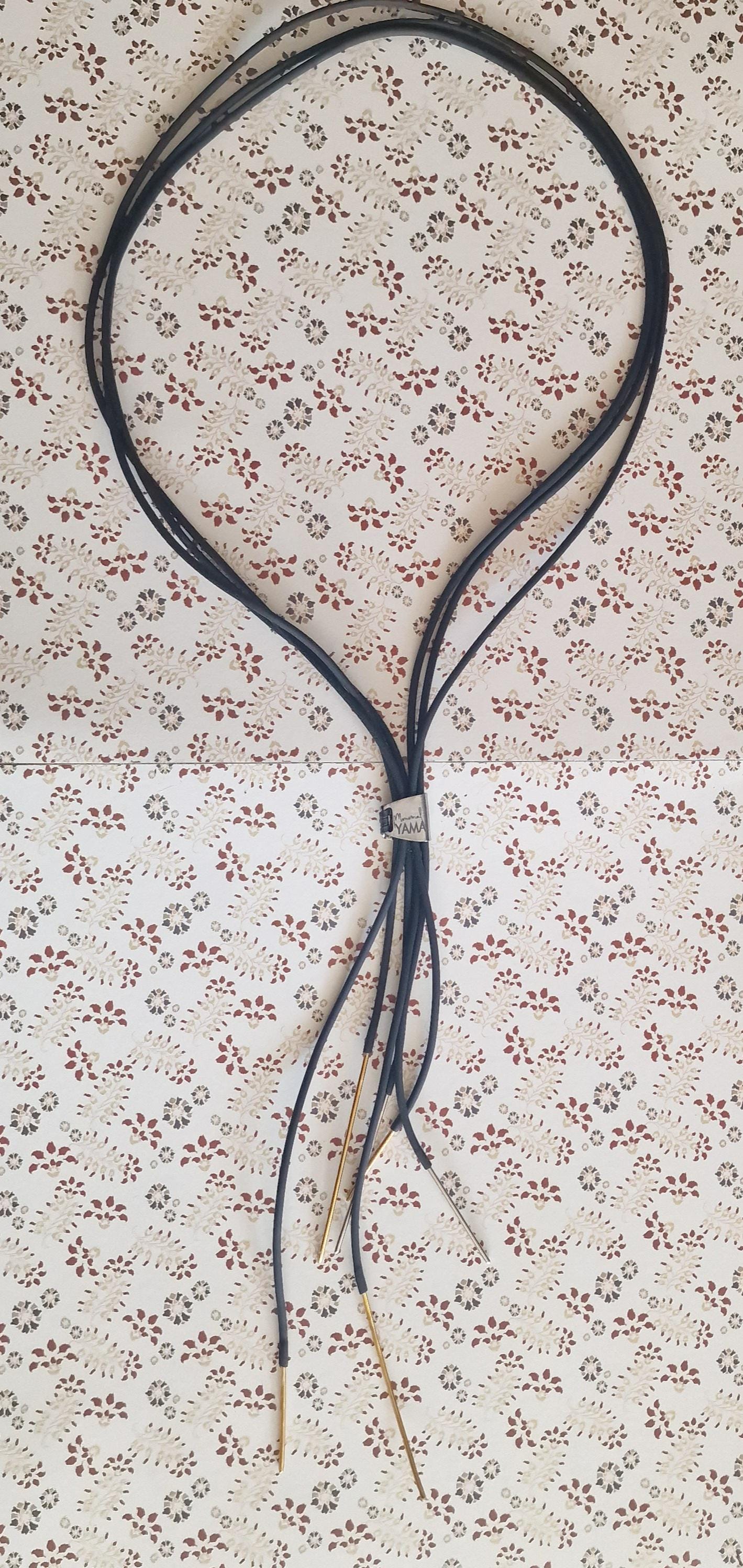 collana lunga fatta a mano, collana audace minimal, acciaio e ottone, sensuale e contemporanea, regalo per lei, pezzo unico, arte indossata