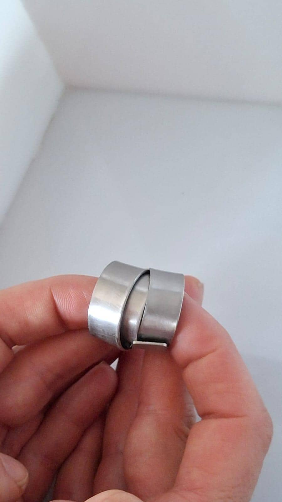 anello fascia in acciaio riciclato, satinato, lucido e martellato