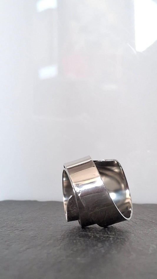 anello fascia in acciaio riciclato, satinato, lucido e martellato